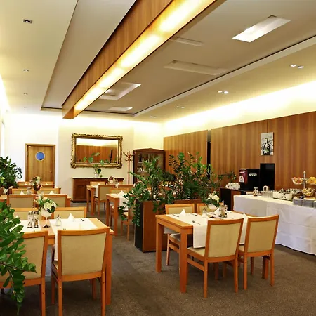 Maxim Hotel
