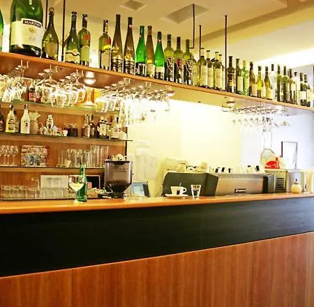 Maxim Hotel 3*