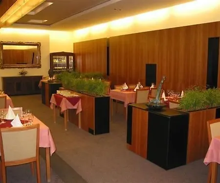 Maxim Hotel Svätý Jur