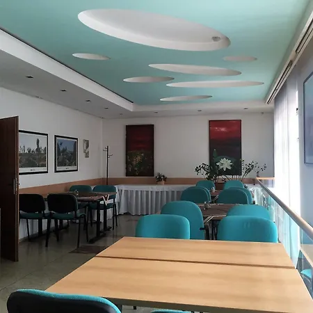 Maxim Hotel 3*